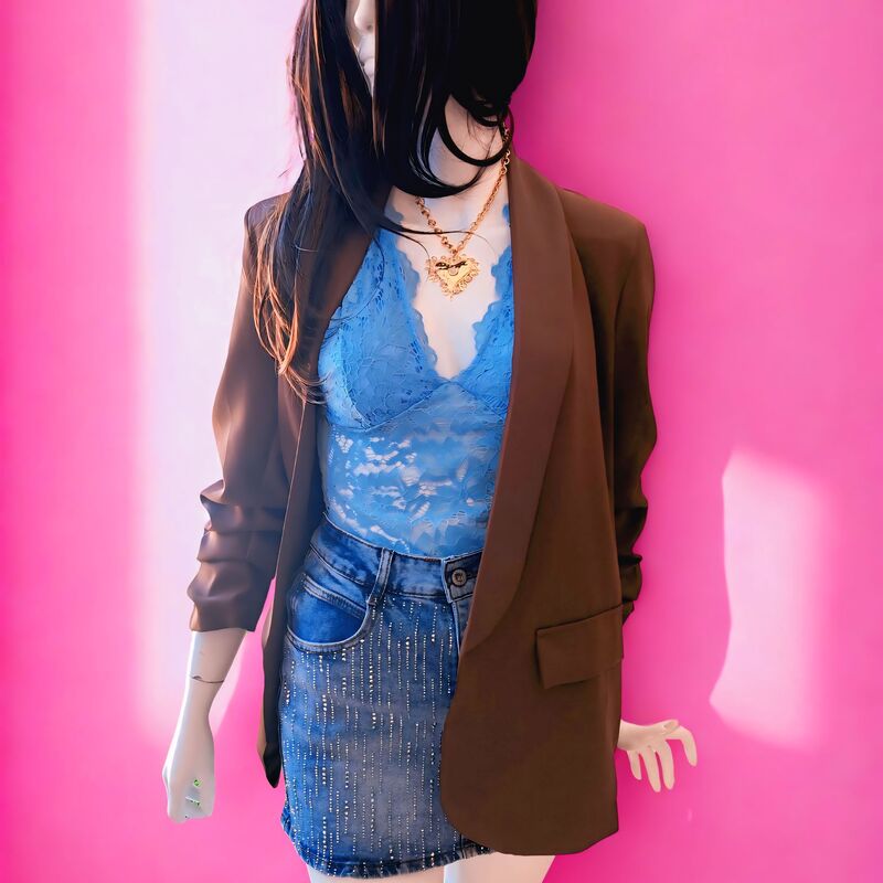 BLAZER MARRONE EURO 20
TOP IN PIZZO EURO 15
