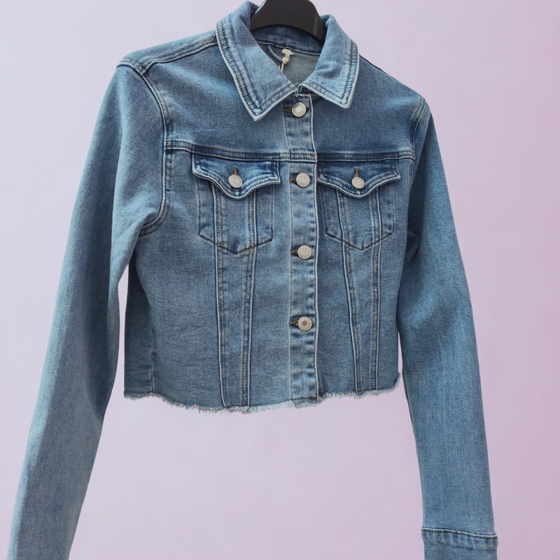 GIUBBOTTO IN JEANS DISONIBILE DALLA XS ALLA XL.
PREZZO .EURO 25
