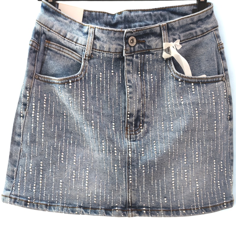 MINIGONNA IN JEANS MULTISTRASS.
DISPONIBILE DALLA S ALLA L.
PREZZO.
EURO 20
